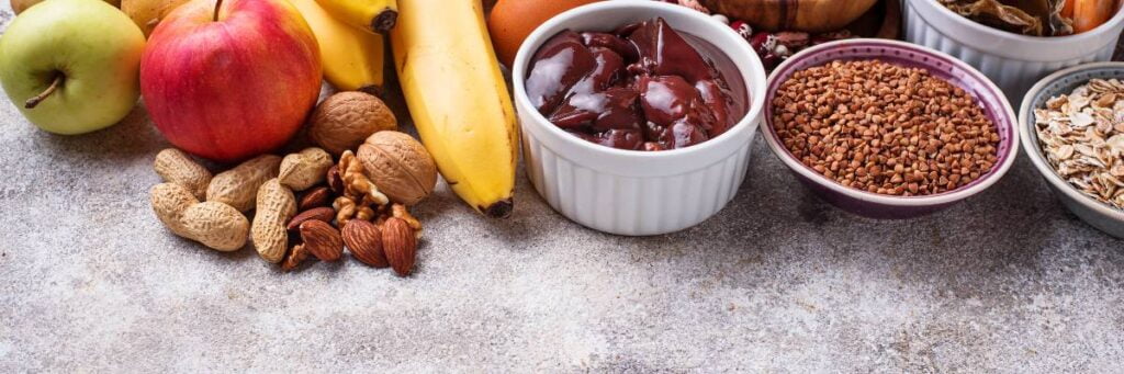 Różne produkty. Obrazek w artykule Jak podnieść poziom ferrytyny? Sposoby na podniesienie poziomu żelaza